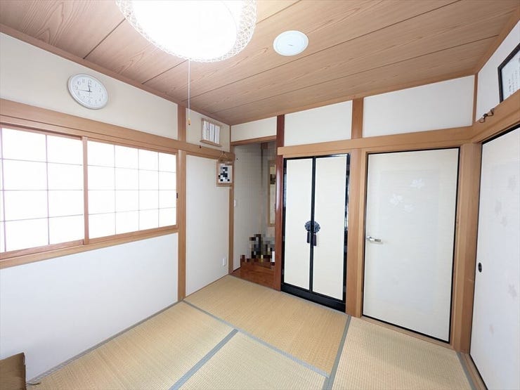 和室6帖は収納付で独立和室。生活スタイルを見せることなくお客様をお通しできます