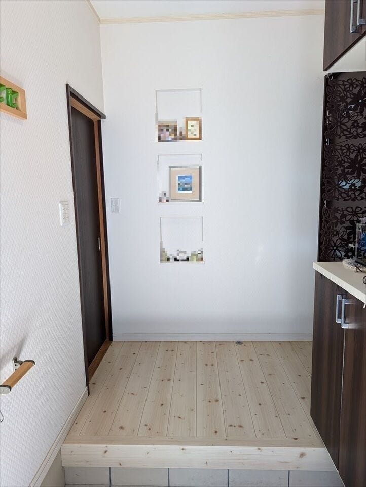 玄関には収納力の高いシューズボックスがあり、玄関をいつも綺麗な状態に保てます