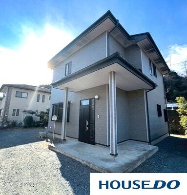 【外観】
グレー×ブラックの外観は汚れが目立ちにくく、日々の管理がラク玄関まわりがスッキリしていて、帰宅動線が快適