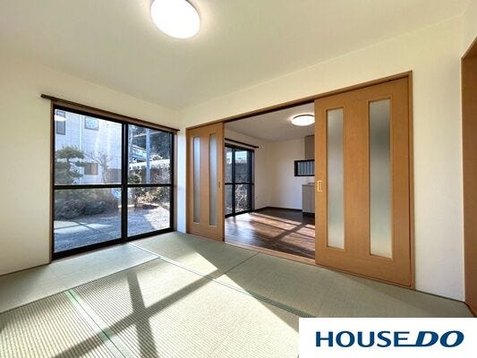 家族が自然と集まる、光あふれるつながり空間です♪
和室とLDKが横並びで、子どもの遊び場・お昼寝スペースとして最適!