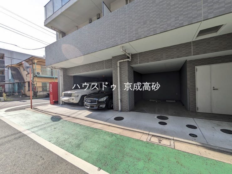 敷地内にある駐車スペースです。空き状況は、お気軽にお問合せください。