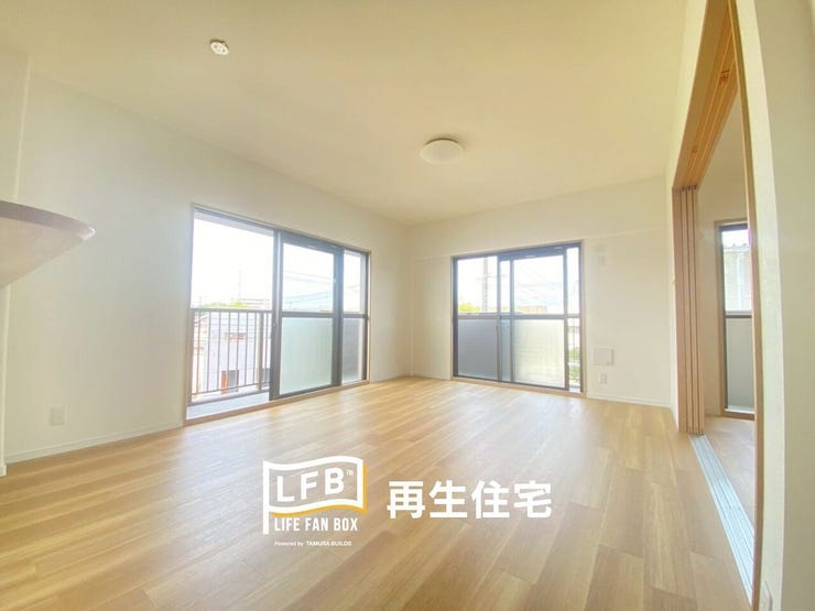 角部屋なので窓が多く採光が差し込んで明るい気持ちになりそうですね♪