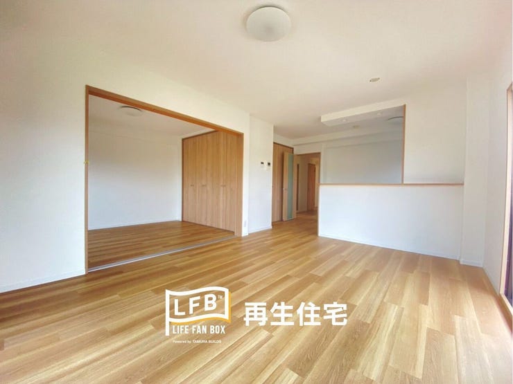 リビングに繋がる居室です。開け放って使用することでより広く感じますね♪