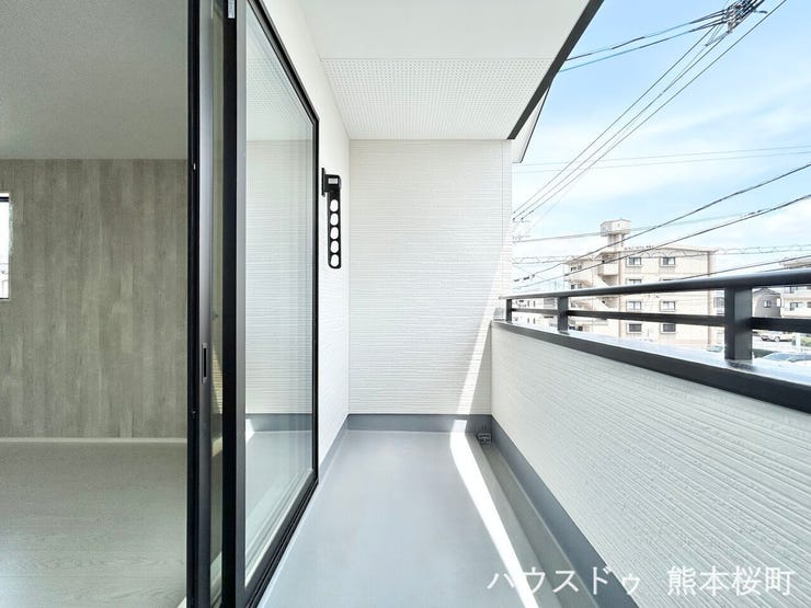 ■□■空の下の開放的な特等席■□■日光浴や読書、外の空気を感じながらリフレッシュ。暮らしを豊かにする、もう一つの心地よい空間です