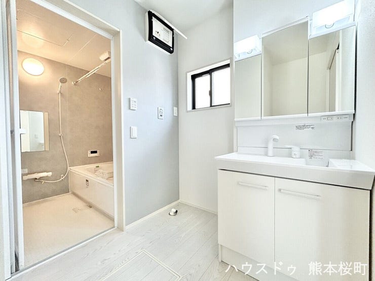 ■□■清々しいリフレッシュ空間■□■自分を磨き、気持ちを切り替える。心地よい光が差し込むプライベートスペース