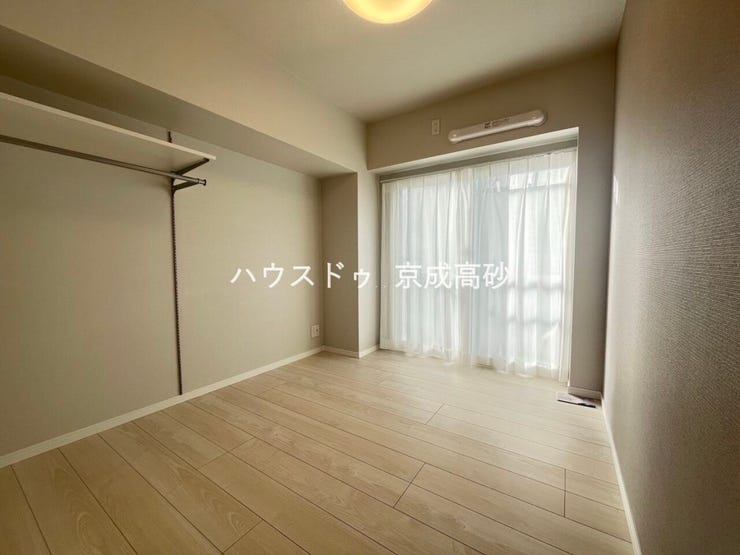 お子様の成長と共に「住まい方」も変化していきます。居室にはクローゼットを完備し、自由度の高い家具の配置が叶うシンプルな空間です