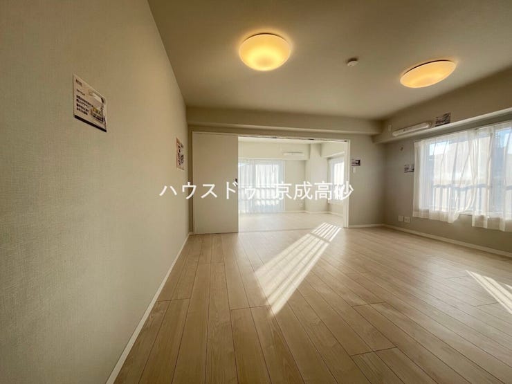 飾り過ぎないシンプルな内装と偏り過ぎないデザインで統一しました。