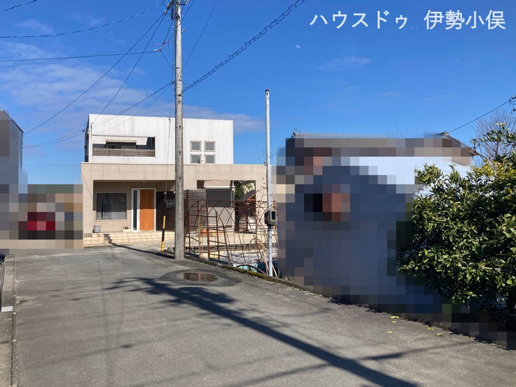 少し奥まった敷地で、前面道路の通行が気になりにくい落ち着いた環境です