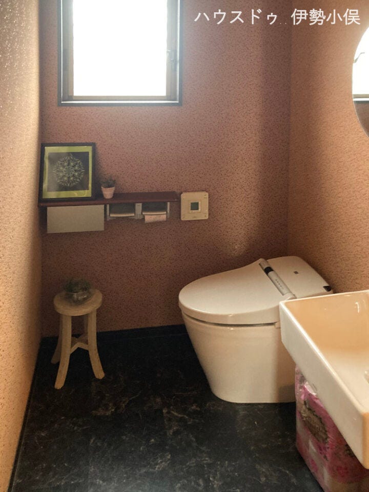 ちょっとうれしいおしゃれな店舗部分のトイレ。