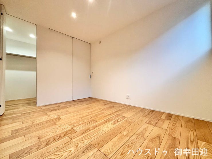 ■2階5帖洋室■心からリラックスできる静けさ、上質な眠りで、毎日をリセットします。明日への活力を養う空間です。