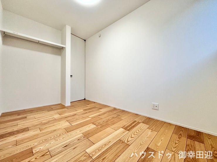 ■2階5帖洋室②■寝室、書斎、趣味の部屋。家族の成長やライフスタイルに合わせ、様々な使い方ができる快適な空間です。