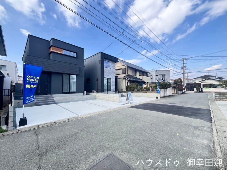 ■理想を叶える新しい暮らしの舞台■高いデザイン性と機能性を兼ね備えた住まい。ここで、家族の新しい物語が始まります。