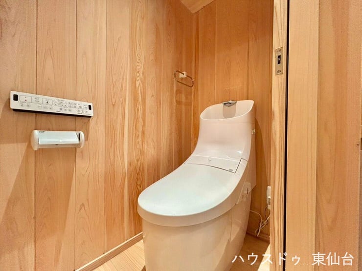 トイレはシンプルなデザインでお掃除もしやすそうです♪