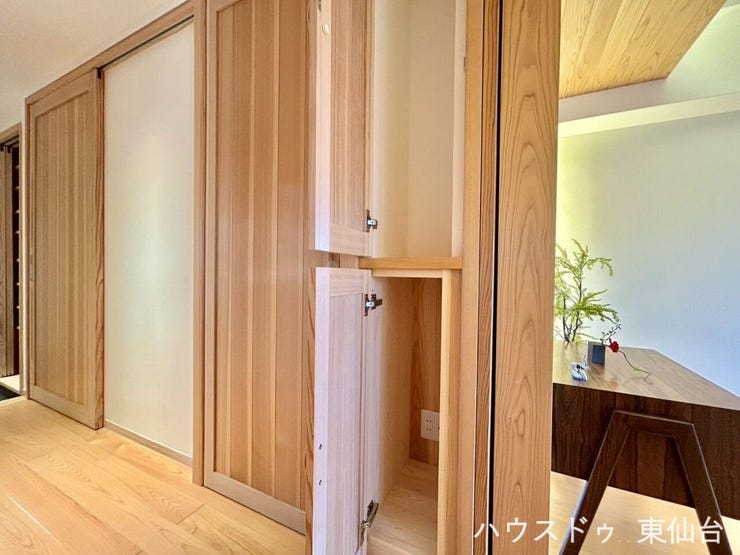 シンプルな造りに、暮らしの工夫が詰まった収納スペース。