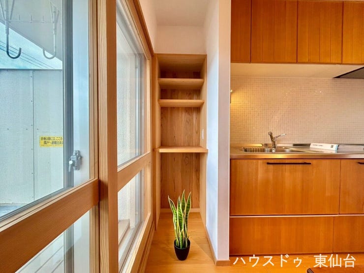 ちょっとした物をさっとしまえる、気の利いた収納スペース