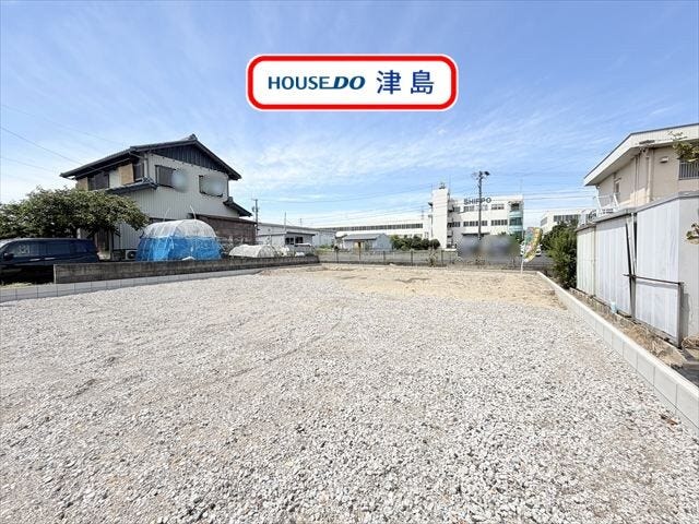 隣接した4.5帖洋室の扉を開けると約21.5帖の広々とした大空間に。食卓を囲むダイニングスペース、ソファーでゆったりと寛ぐリビングスペースとに、使い分けしやすい間取り。