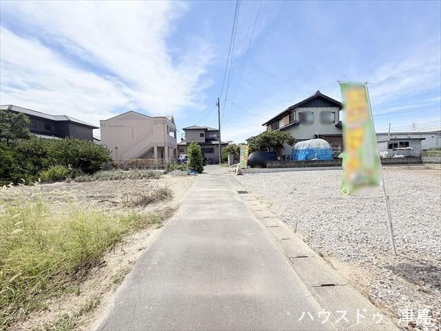 南側公道約2.4m。セットバック要。交通量が少なく安心。駐車スペース並列4台可能。将来に渡って安心のカースペース。