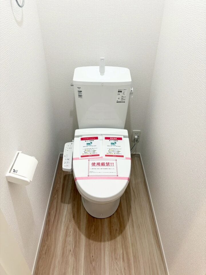 トイレはもちろん温水洗浄便座♪