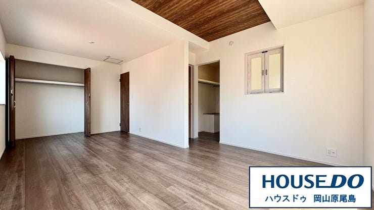 ライフスタイルに合わせて、間仕切りで2部屋に間取変更可能な広々11.25帖の洋室。