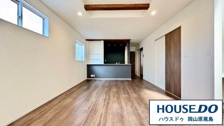 家族が集まるリビングは、キッチンからもリビングが見渡せるため、どこに居ても家族を感じ、会話もはずみますね♪