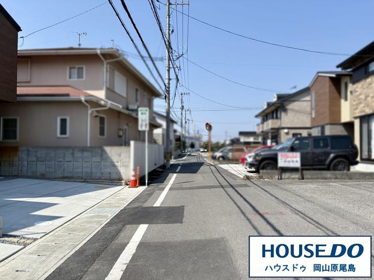 北側前面道路は約4mの幅員です。