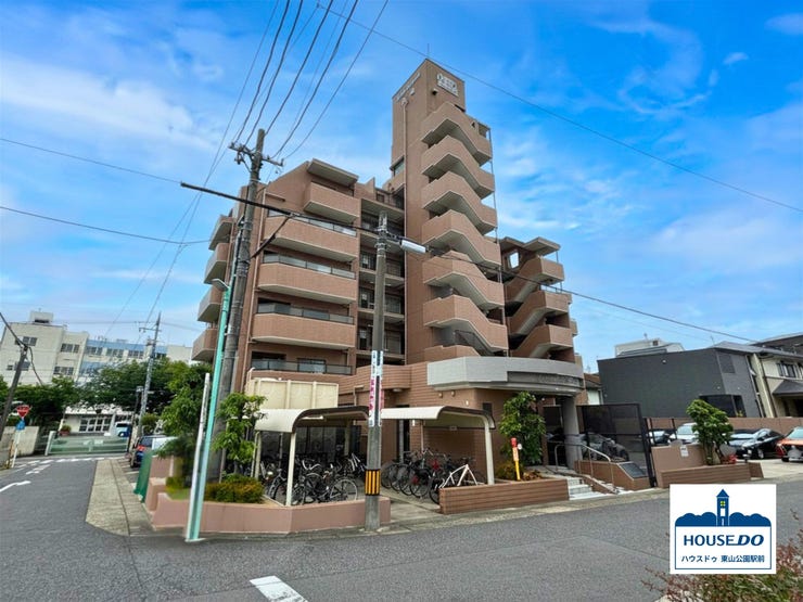 【外観】
バス停「引山」まで徒歩約4分。茶屋ヶ坂駅等まで直通!
コンビニが徒歩約5分、お買い物施設が徒歩約9分圏内。とお買い物に便利!
保育園・小学校が徒歩約4分圏内!とファミリー層におすすめです。