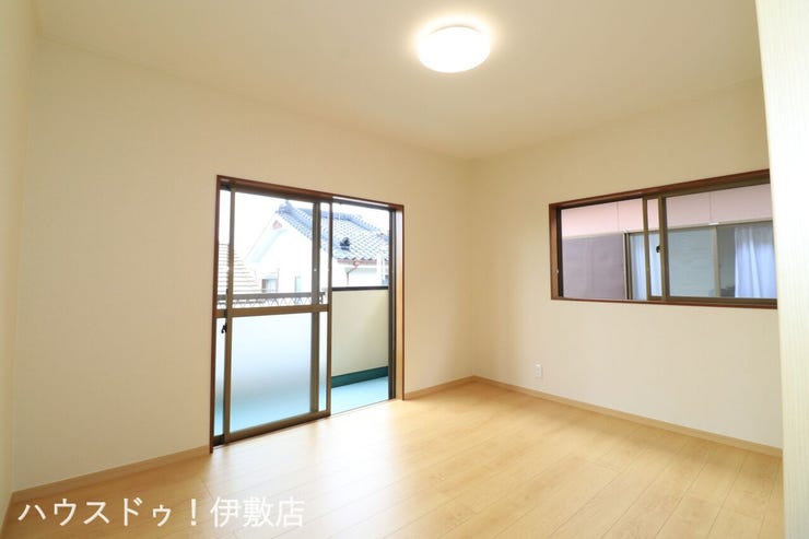 【2F洋室6帖】
「他社で住宅ローンに落ちてしまった」「車のローンが残っている」など、住宅ローンでお困りの方はぜひ一度弊社までご相談ください。