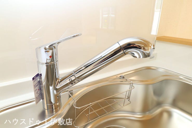 【浄水器一体型水栓】
安全で安心したお水がでてくるので、小さなお子様がいるご家庭にも安心でおいしい水がいただけます。
