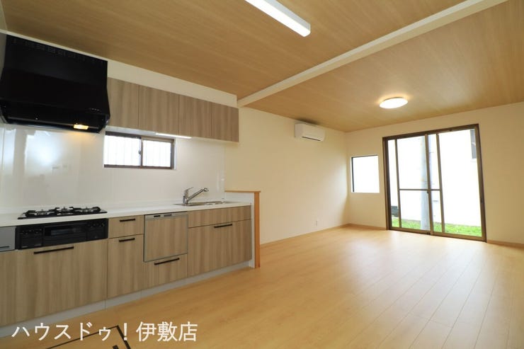 【リビング】
室内リフォーム済で気持ちのいい空間