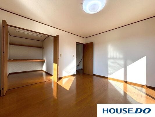 白×木目の組み合わせが清潔感と温かみを演出できます♪
収納付きで生活感を抑えやすく、すっきり暮らせる!