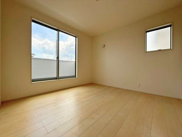 2階6.3帖洋室は居室で一番広いお部屋です。バルコニー、ウォークインクローゼットがあり主寝室にオススメです
(2026年5月14日 撮影)