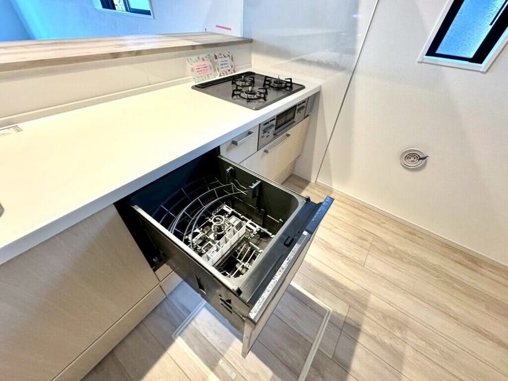 【kitchen】家事の時短に便利な食洗機付き。手洗い不要で毎日の負担を軽減します。