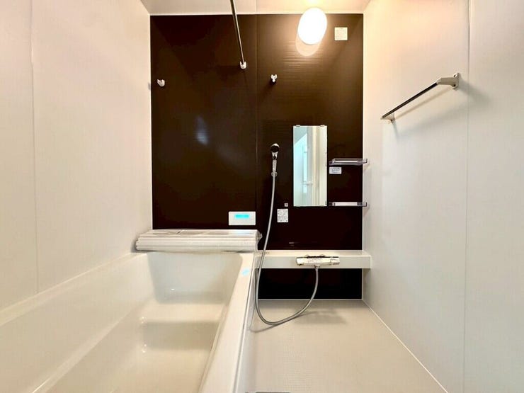 【Bathroom】お子様とのバスタイムにも十分な広さがあり、掃除も簡単にできます。