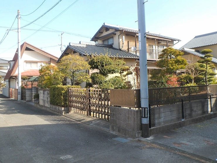 外観を南西側より撮影