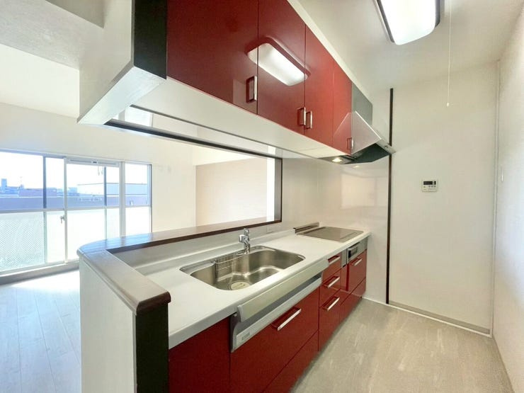 カウンターキッチンは配膳や後片付けが楽です!食卓までの距離が近いため、カウンター越しにすぐ運ぶことが出来ます♪