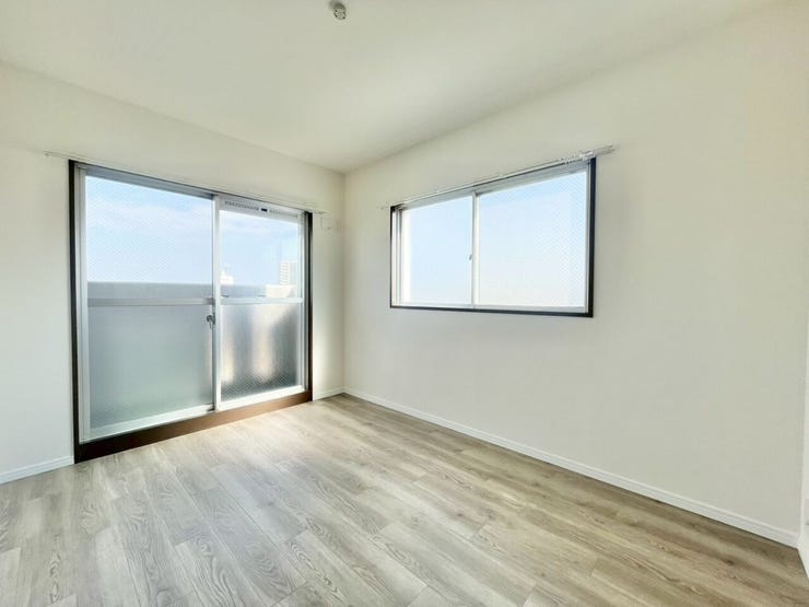 広々としたお部屋は家具の配置やインテリアデザインがしやすく、自分好みの居心地の良い空間を作れます♪