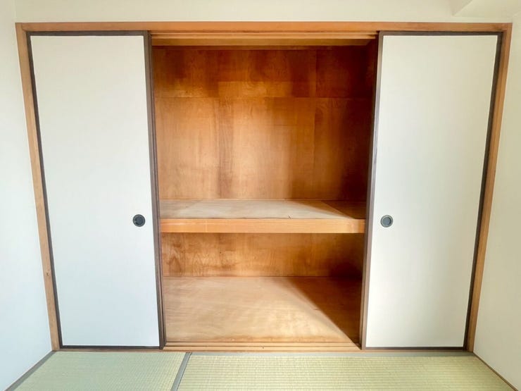深さと幅があるため、布団や季節物の衣類、大型の道具などを一度に多く収納することが可能です!