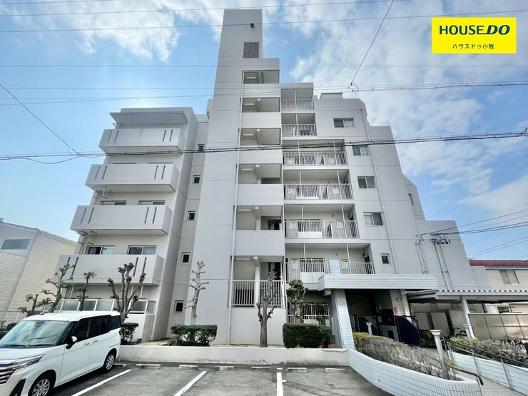 【外観】
【7階建て5階部分】
小学校や最寄り駅まで徒歩10分以内の暮らしやすい立地!