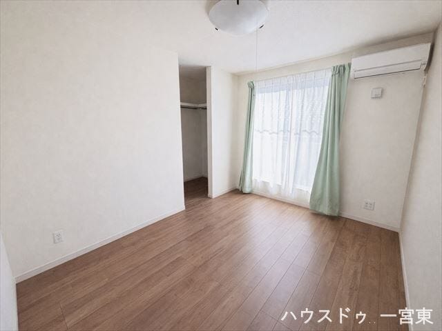 【2階8.1帖洋室】※家具消し加工をおこなっています。