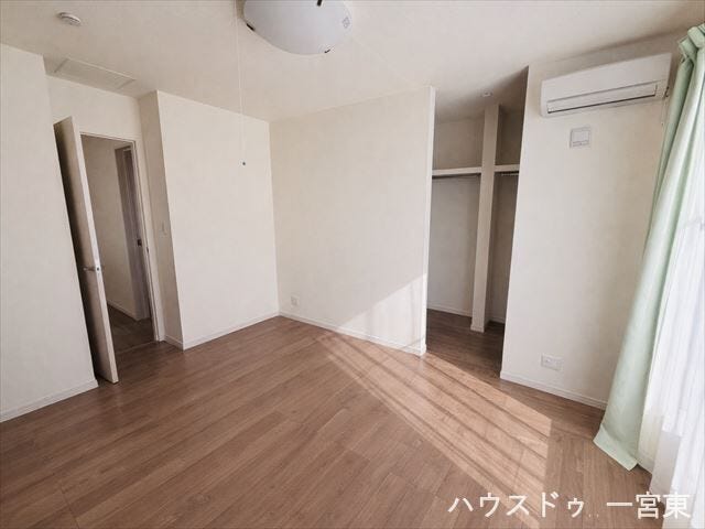 【2階8.1帖洋室】※家具消し加工をおこなっています。