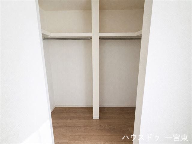 【2階8.1帖洋室】※家具消し加工をおこなっています。