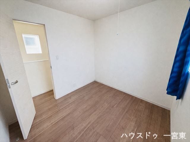 【1階3.7帖洋室】※家具消し加工をおこなっています。