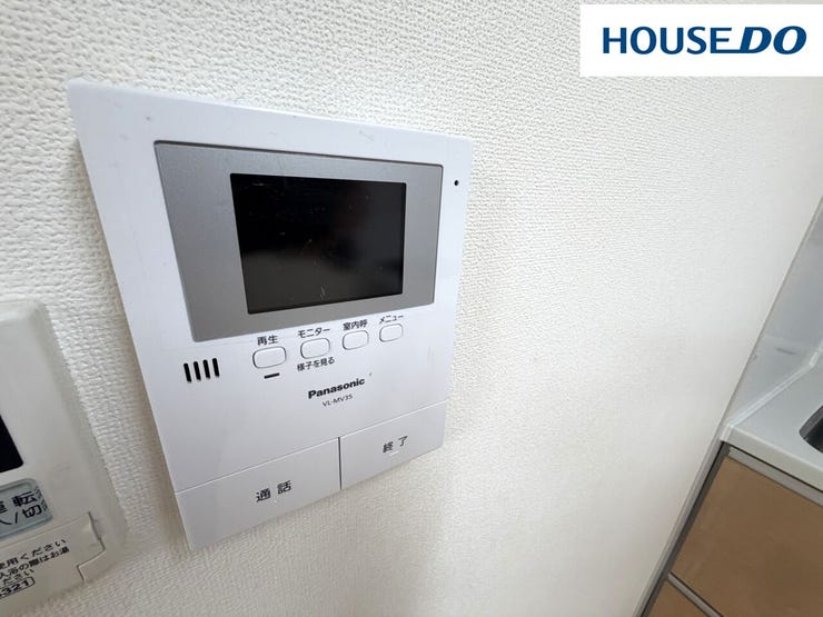 来訪者をTVモニターで確認でき防犯面も安心なTVモニター付インターホン♪録画機能付なので、留守中にどんな人が訪ねてきていたのかもちゃんと把握できるので安心☆