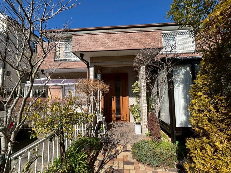 洋風でおしゃれなレンガ調の外壁。