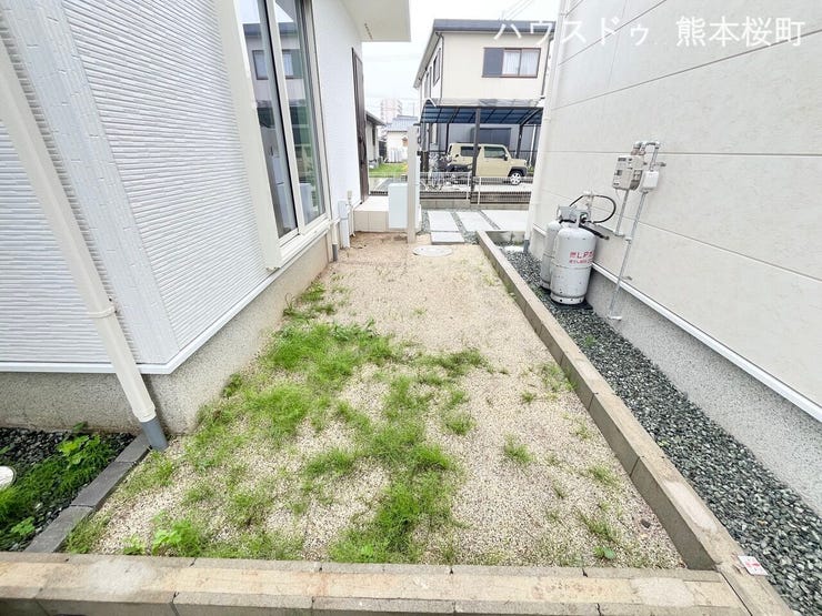 ■□■庭■□■
ガーデニングや家庭菜園などが楽しめるお庭☆季節の花や野菜を育てることで四季の移ろいが豊かに感じられます♪