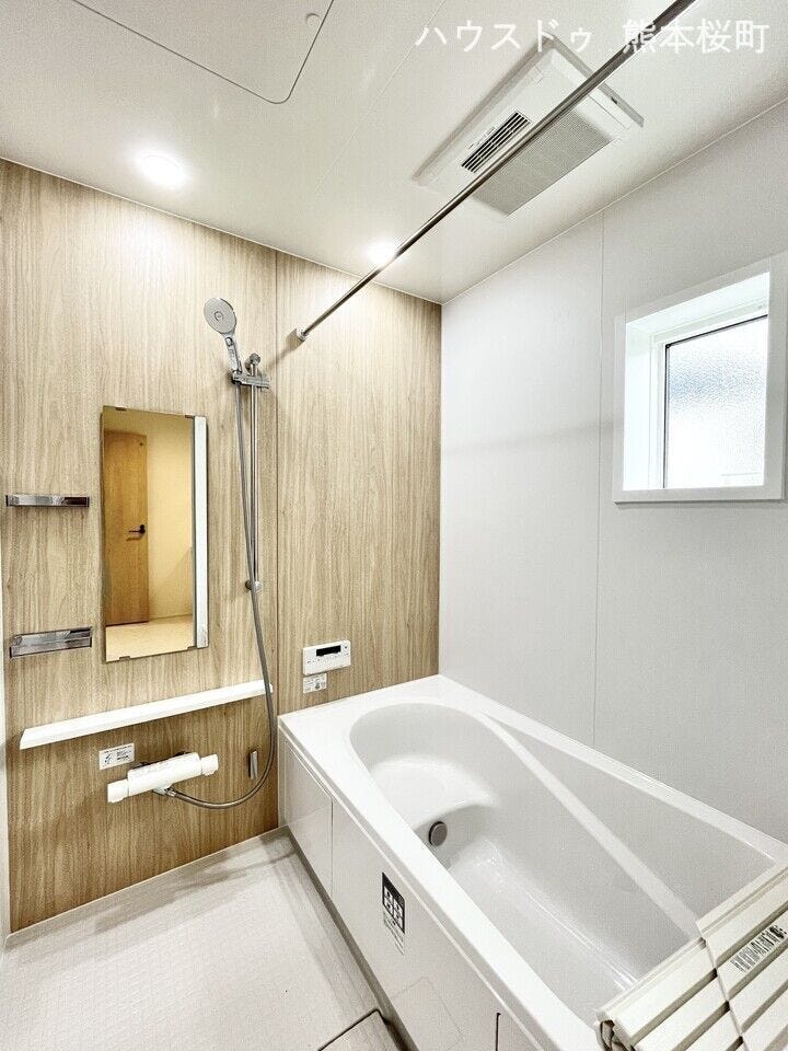 ■□■浴室■□■
広々とした1坪のバスルームです♪浴室暖房乾燥機付きなので、雨の日のお洗濯も安心◎冬場の入浴も快適にお過ごしいただけます♪