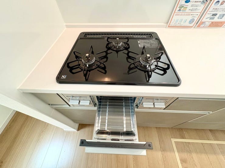 同時調理が可能◎「炒める・煮る・温める」を同時進行でき、料理の段取りがしやすいのが魅力です。品数が多い料理や作り置き調理も、余裕をもって対応できます。