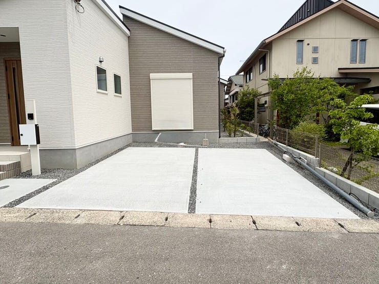 車は2台並べて駐車できるため、出し入れにストレスを感じることがありません。