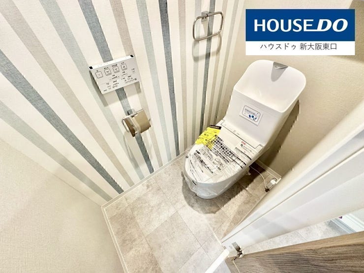 【新設】
トイレも新品
ウォシュレットも完備。
アクセントクロスが良い味を出しています。