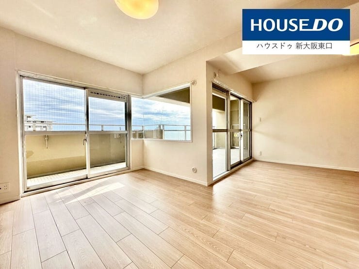 バルコニーに角があるため、よりたくさんの光が入ります。
窓が多くて開放感あり。